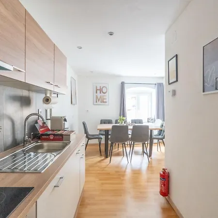 Large - 90m2 - Quiet Maisonette For 10 - 24 I 7 Check-in 아파트