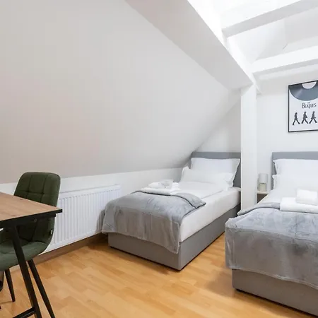 Large - 90m2 - Quiet Maisonette For 10 - 24 I 7 Check-in