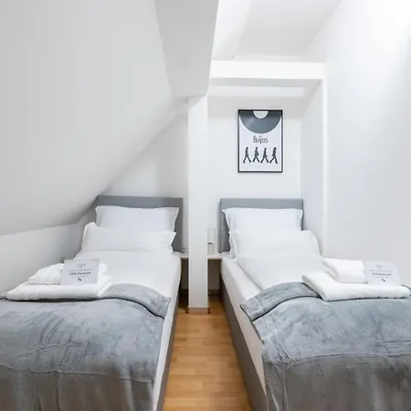 Large - 90m2 - Quiet Maisonette For 10 - 24 I 7 Check-in 아파트 카펜베르크