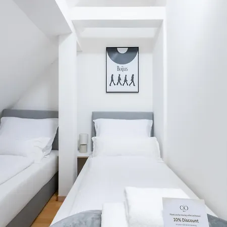 Large - 90m2 - Quiet Maisonette For 10 - 24 I 7 Check-in Apartment