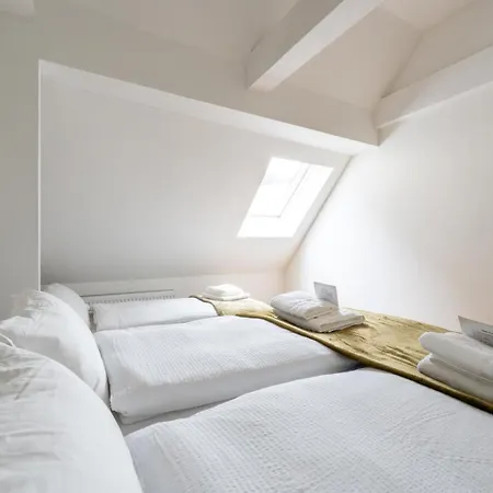 Large - 90m2 - Quiet Maisonette For 10 - 24 I 7 Check-in Apartment