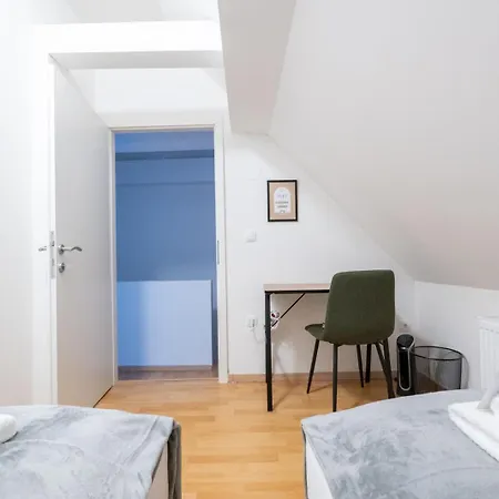 Apartment Large - 90m2 - Quiet Maisonette For 10 - 24 I 7 Check-in