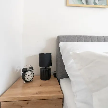 Large - 90m2 - Quiet Maisonette For 10 - 24 I 7 Check-in *