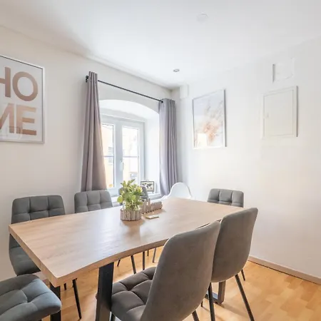Apartment Large - 90m2 - Quiet Maisonette For 10 - 24 I 7 Check-in