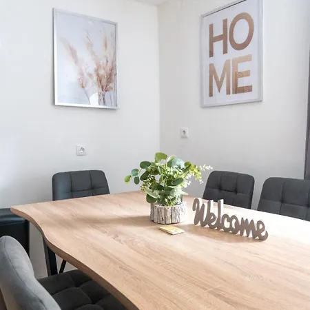 Apartment Large - 90m2 - Quiet Maisonette For 10 - 24 I 7 Check-in Kapfenberg