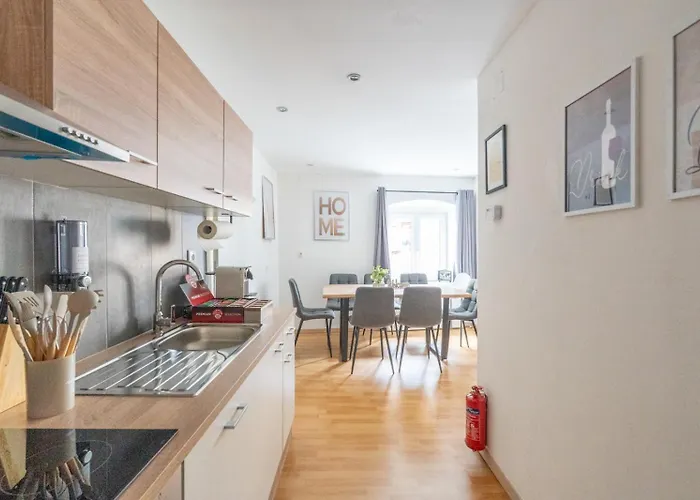 Large - 90m2 - Quiet Maisonette For 10 - 24 I 7 Check-in 아파트