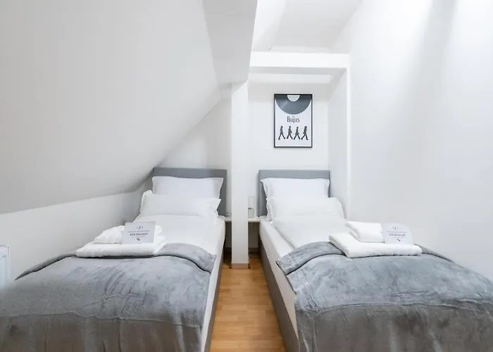 Large - 90m2 - Quiet Maisonette For 10 - 24 I 7 Check-in 아파트 카펜베르크