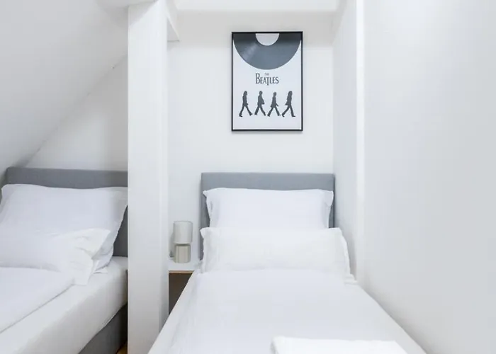 Large - 90m2 - Quiet Maisonette For 10 - 24 I 7 Check-in 아파트