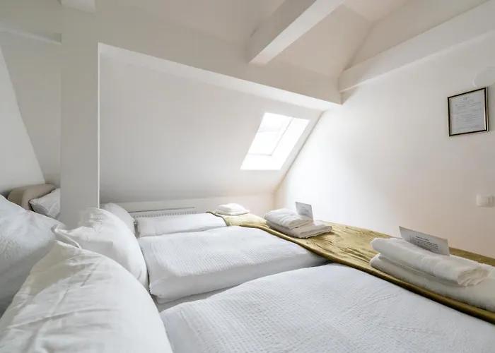 Large - 90m2 - Quiet Maisonette For 10 - 24 I 7 Check-in 아파트