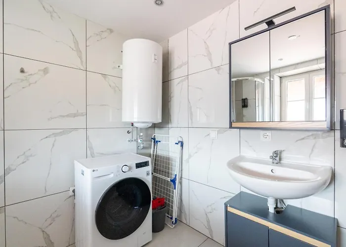 Large - 90m2 - Quiet Maisonette For 10 - 24 I 7 Check-in 카펜베르크