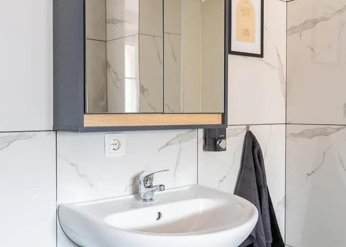 Large - 90m2 - Quiet Maisonette For 10 - 24 I 7 Check-in *