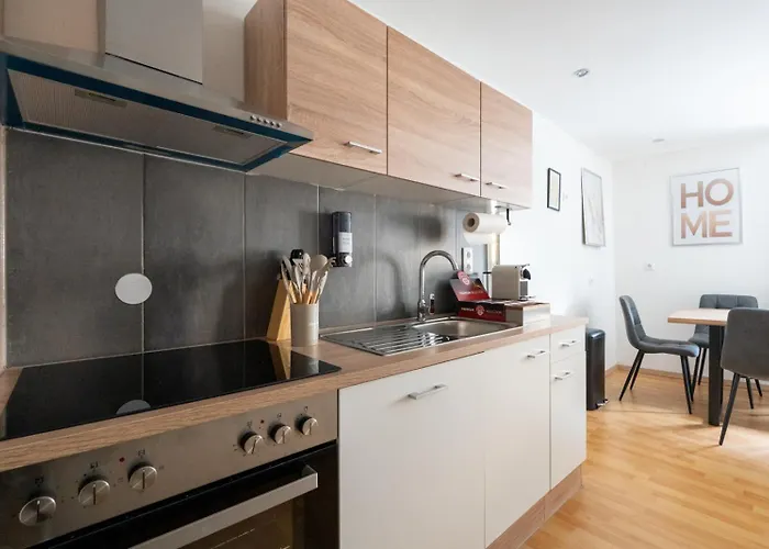 Large - 90m2 - Quiet Maisonette For 10 - 24 I 7 Check-in 아파트 카펜베르크