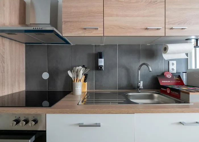 Large - 90m2 - Quiet Maisonette For 10 - 24 I 7 Check-in *