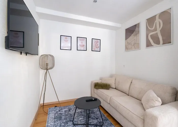 아파트 Large - 90m2 - Quiet Maisonette For 10 - 24 I 7 Check-in *